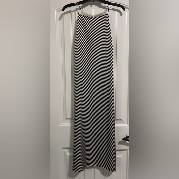 H&M Dresses & Skirts - H&M midi dress